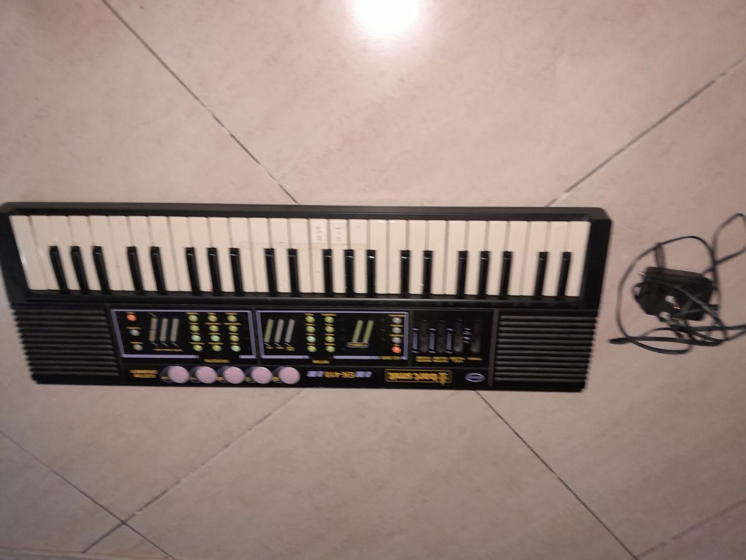 ارگ|پیانو، کیبورد، آکاردئون|تهران, نیروی هوایی (پیروزی)|دیوار