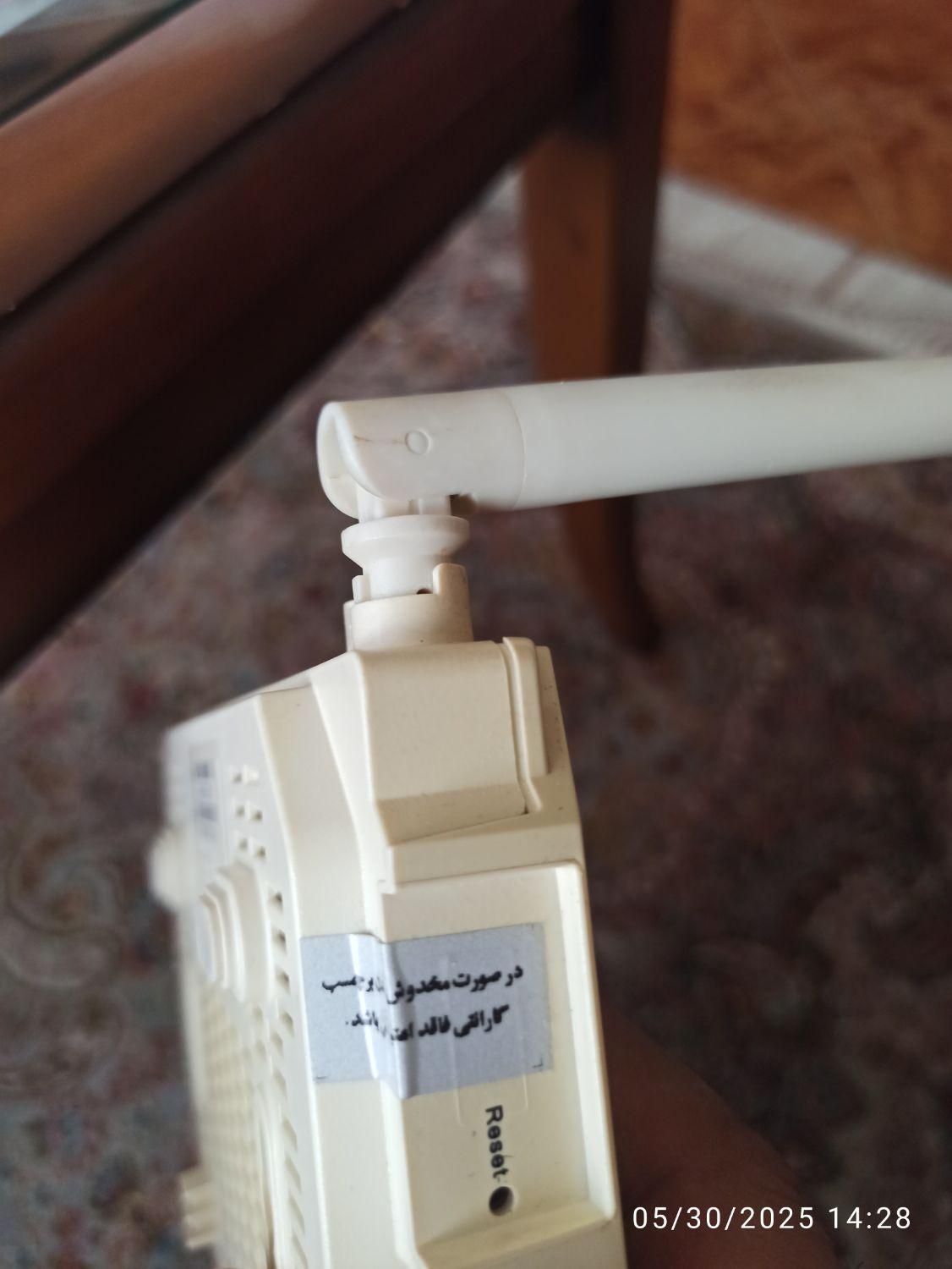 مودم روتر LAN ADSL2+ ۷ همراه اول(سیم کارت نمیخوره)|مودم و تجهیزات شبکه|تهران, شهرک آپادانا|دیوار