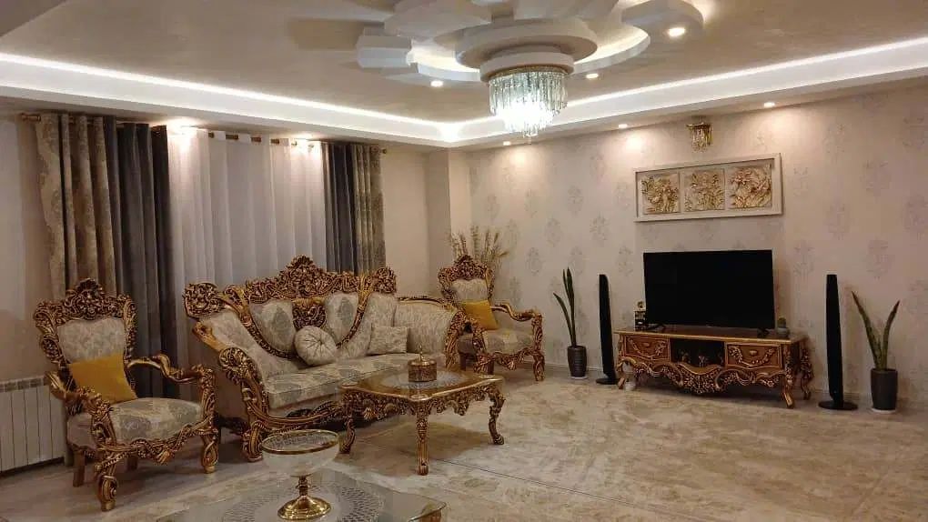 مبل سلطنتی 7نفره بهمراه 3میزجلوومیزعسلی|مبلمان خانگی و میز عسلی|رشت, علی آباد|دیوار