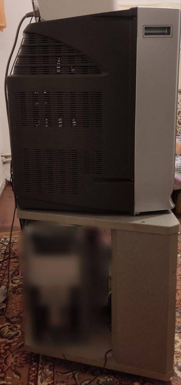 تلویزیون بهمراه میز|تلویزیون و پروژکتور|نیشابور, هفده شهریور|دیوار