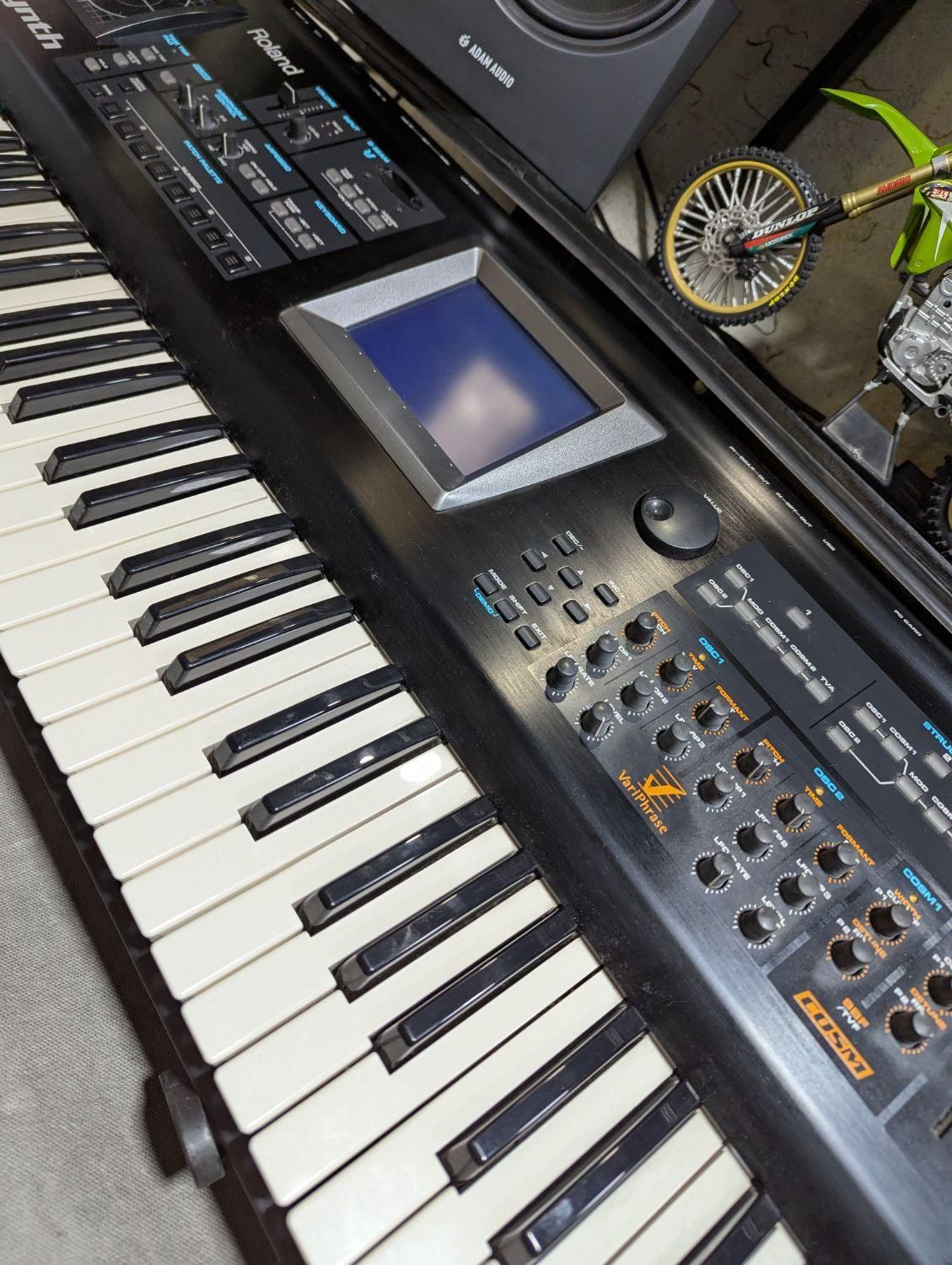 سینتی سایزر رولند v synth|پیانو، کیبورد، آکاردئون|مشهد, سراب|دیوار