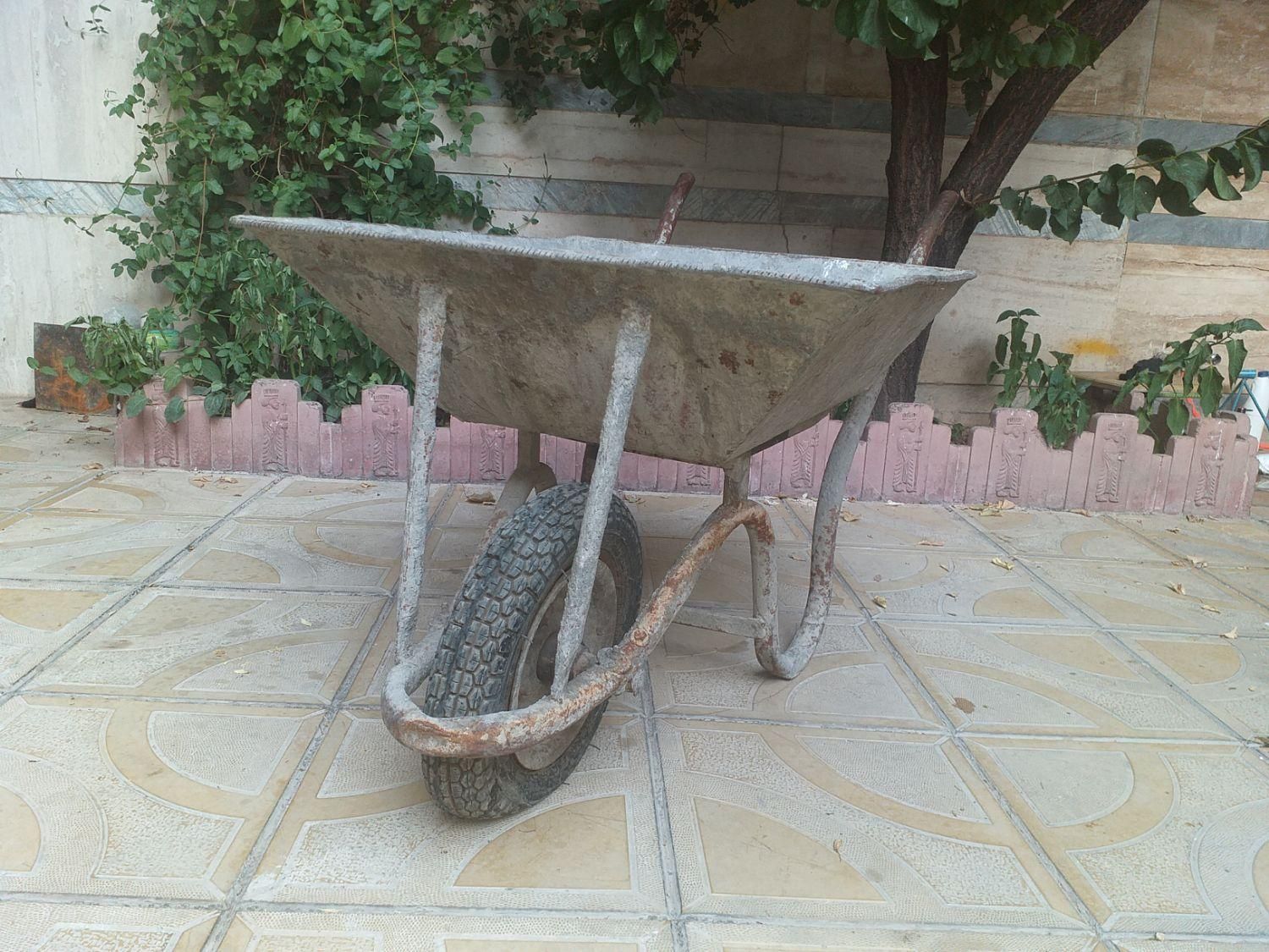 فرغون،بیل ،کلنگ و پوک|ابزارآلات|بروجرد, |دیوار