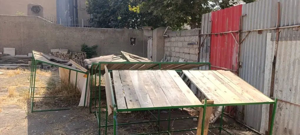 فروش یکجای ۶ عدد پالت میوه فروشی و یک میز دخل آهنی|فروشگاه و مغازه|کرج, کوی کارمندان شمالی|دیوار