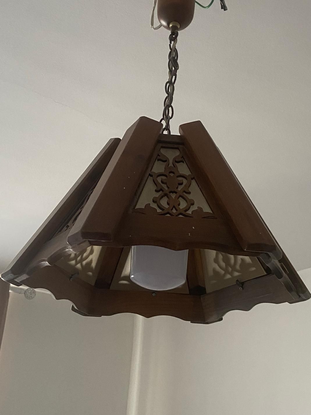 دو عدد لوستر چوبی و یک چوب لباسی|لوستر و چراغ آویز|اصفهان, جلفا|دیوار