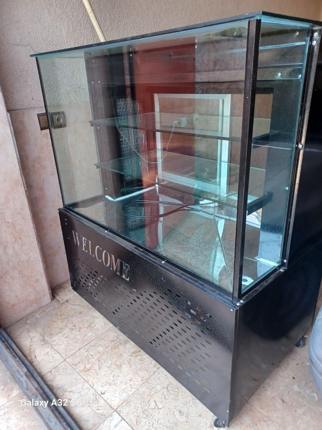 یخچال ویترینی بسیار شیک.فروش بصورت نقد اقساط|فروشگاه و مغازه|سیاهکل, |دیوار
