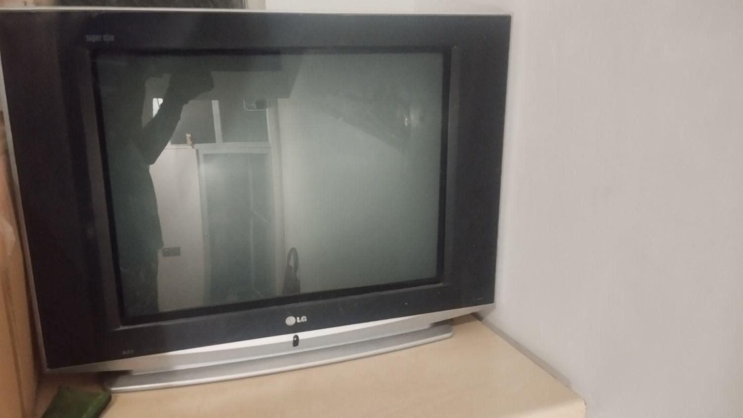 یک عدد تلویزیون الی جی اصل 21|تلویزیون و پروژکتور|باقرشهر, |دیوار