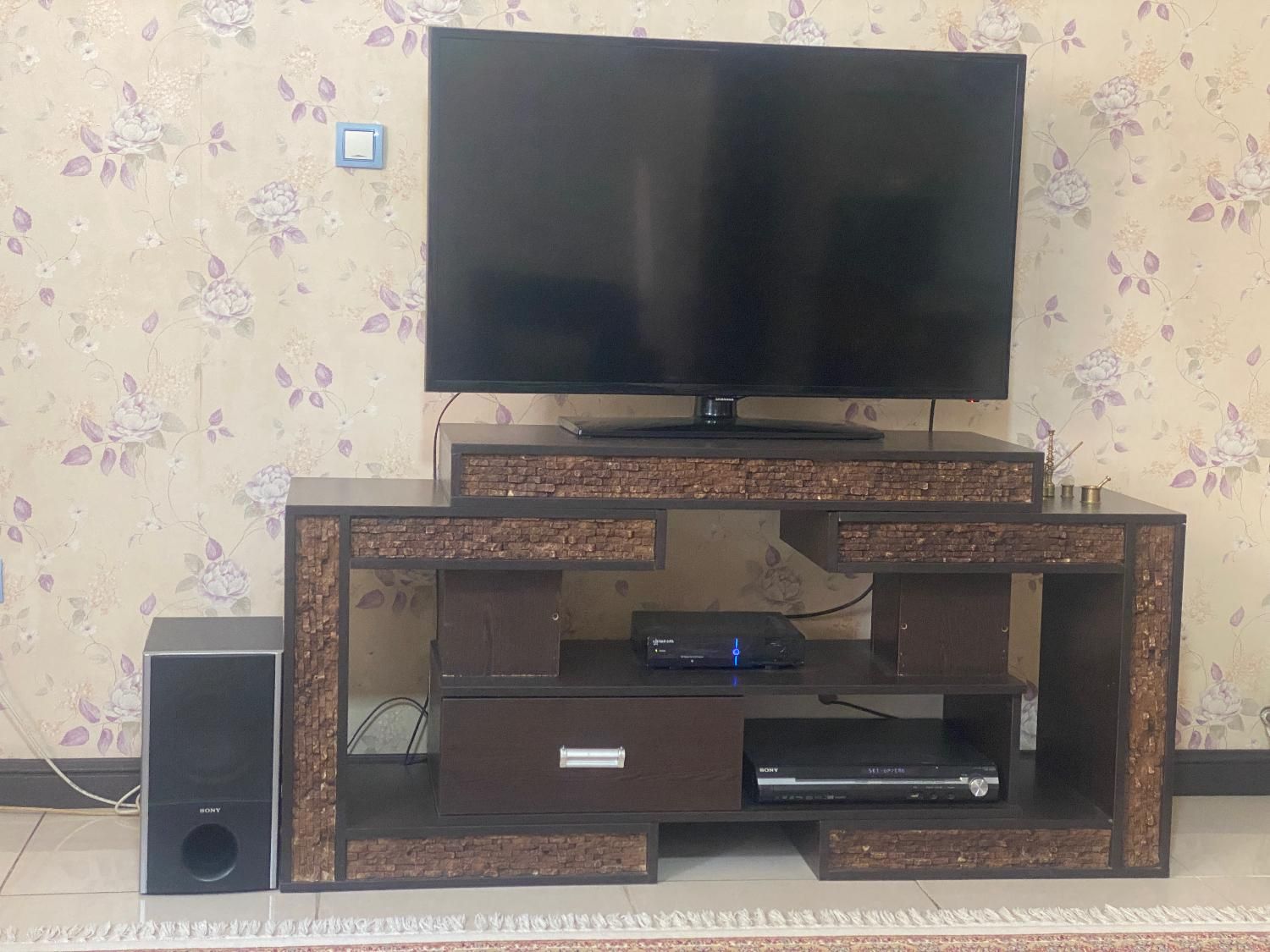 میز تلویزیون.|میز تلویزیون|شیراز, ریشمک|دیوار