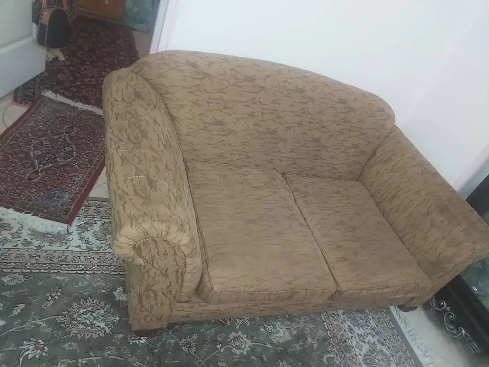 مبلمان راحتی،بدلیل کمبود جا فروخته میشود|مبلمان خانگی و میز عسلی|تهران, نیکنام|دیوار