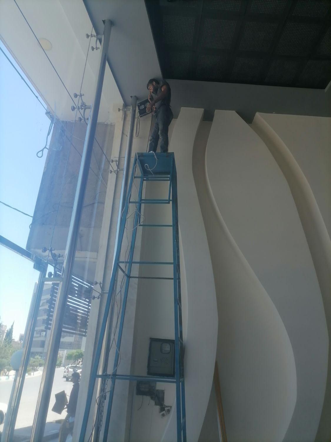 برقکار سیمکشی لوله کشی آب فاضلاب|خدمات پیشه و مهارت|کرمان, |دیوار