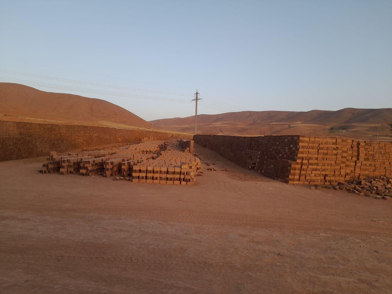 حمل‌شن‌و‌ماسه‌،آجر ‌،‌خاک‌،‌آهک،‌انواع‌پوکه‌معدنی|خدمات حمل و نقل|قیدار, |دیوار