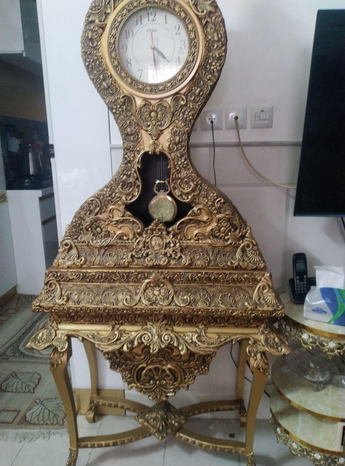 یک عدد ساعت کنسول دار سلطنتی آونگ دار|ساعت دیواری و تزئینی|قم, زاویه|دیوار