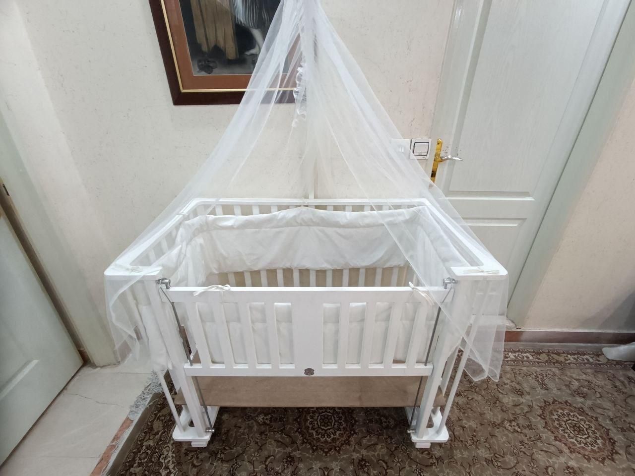 تخت خواب گهواره ای|تخت و صندلی بچه|تهران, پرستار|دیوار