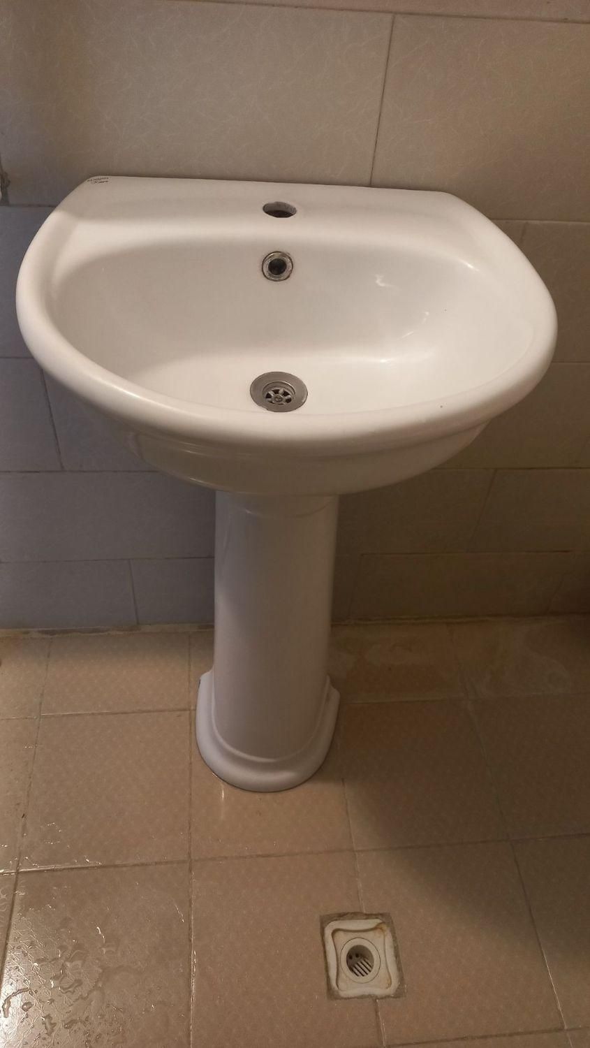 روشویی به همراه آینه|لوازم سرویس بهداشتی|اراک, |دیوار