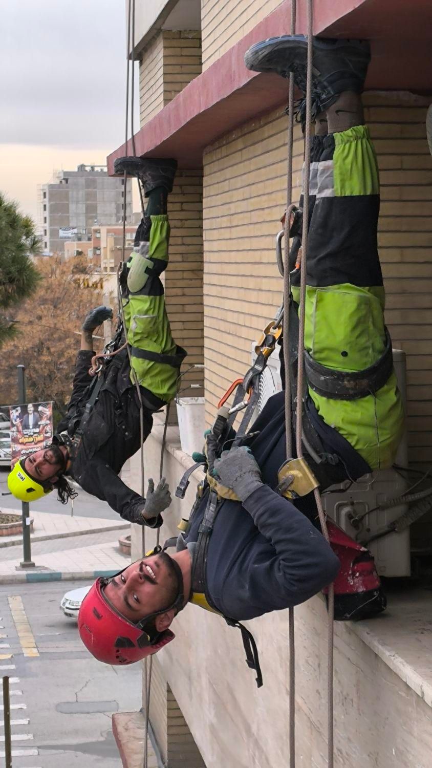 کاردر ارتفاع با طناب.راپل.بندباز.بدون داربست.پیچ|خدمات پیشه و مهارت|کرمان, |دیوار