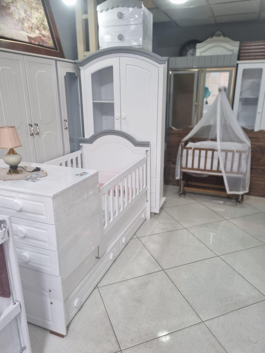 تخت ماهور چندمنظوره|تخت و صندلی بچه|رشت, بازار|دیوار