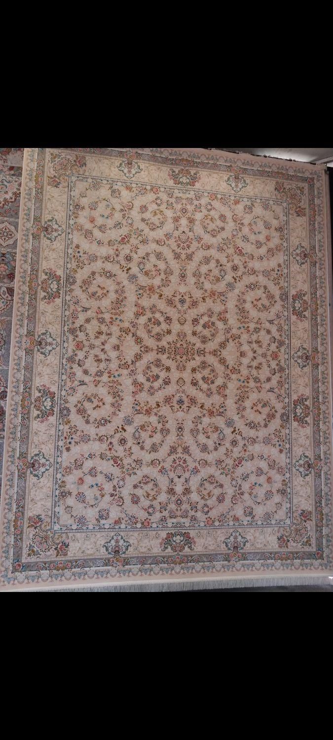 فرش ۱۲ متری گل برجسته زمینه روشن ( پنککی)|فرش|ری, دولتآباد|دیوار