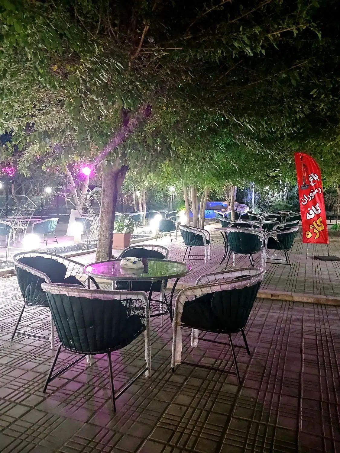 باغ رستوران کاژه|استخدام خدمات فروشگاه و رستوران|کرج, باغستان|دیوار