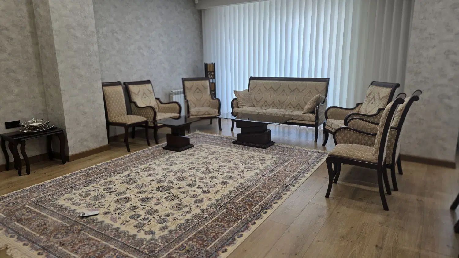 مبلمان ۷ نفره به همراه ناهار خوری ۸ نفره|مبلمان خانگی و میز عسلی|رشت, گلسار|دیوار