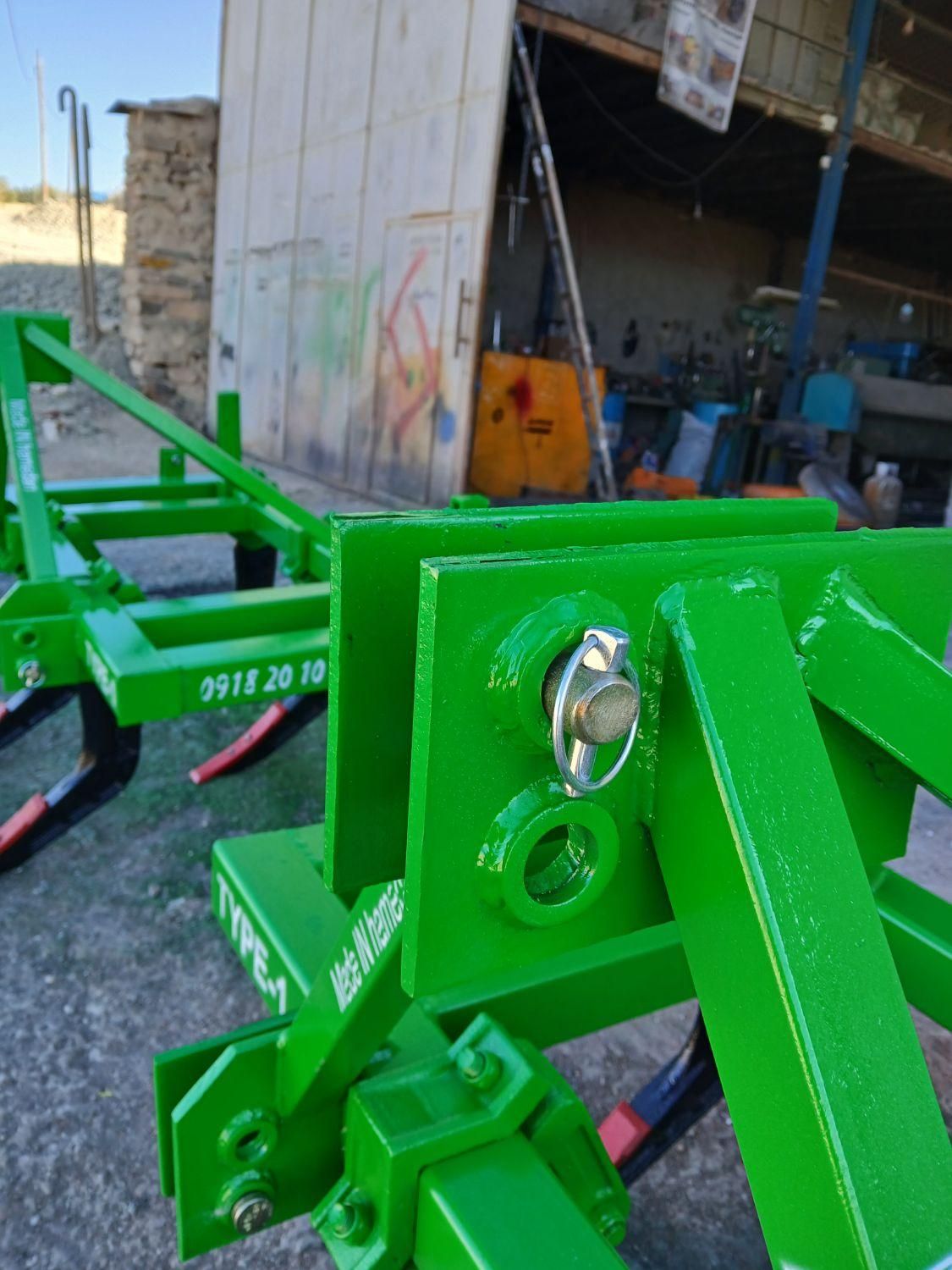 کد ۹۹۸۱۲۴ ایران چیزل تراکتوری|کیف، کفش، کمربند|لار, |دیوار