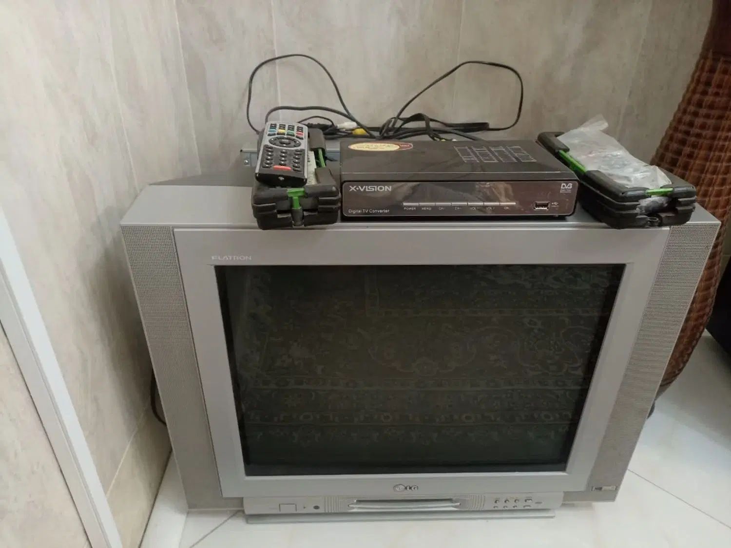 تلویزیون ۲۱ اینج LG همراه گیرنده دیجیتال ایکس ویژن|تلویزیون و پروژکتور|گناباد, |دیوار