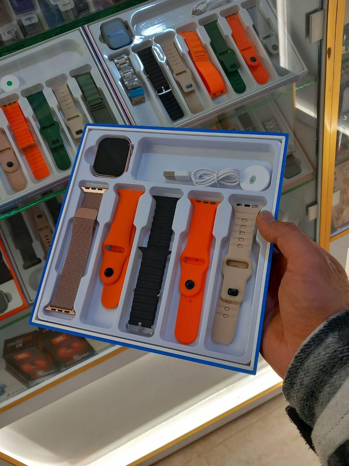 ساعت هوشمند به همراه ۵ عدد بند|لوازم جانبی موبایل و تبلت|زنجان, |دیوار