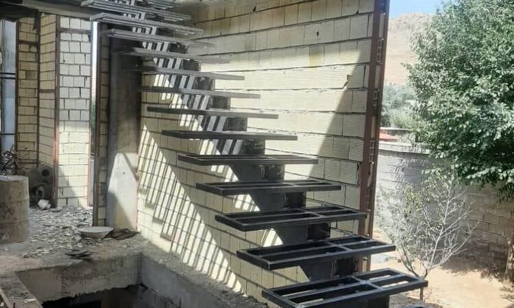 جوشکاری ساخت و نصب پله گرد و درب مدرن|خدمات پیشه و مهارت|میناب, |دیوار