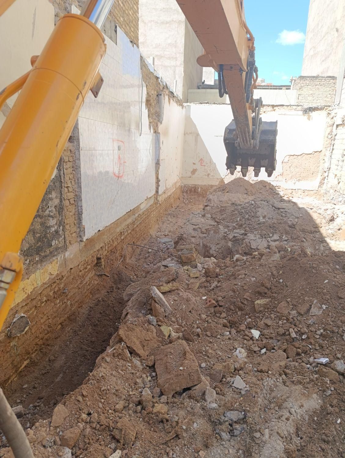 خاکبرداری و اجاره مینی بیل لاستیکی و زنجیری|خدمات حمل و نقل|تبریز, |دیوار