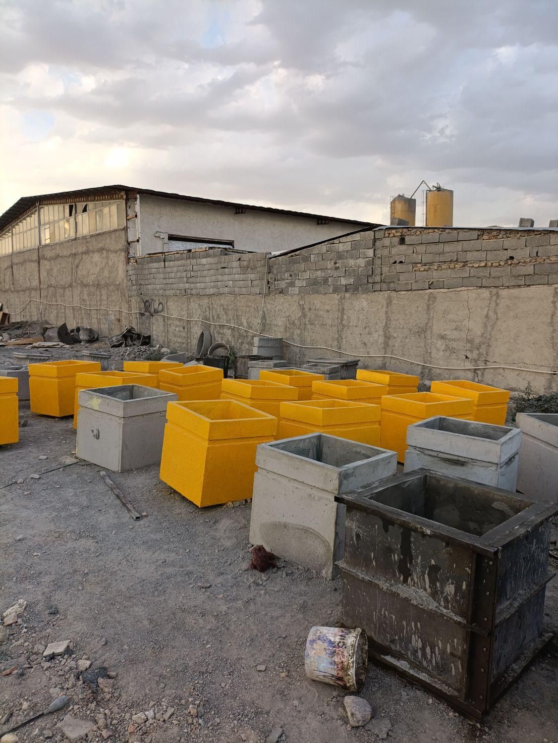 گلدان بتنی بزرگ سنگین مربع نیمکت پارکی|مصالح و تجهیزات ساختمان|تهران, جوانمردان (اندیشه)|دیوار