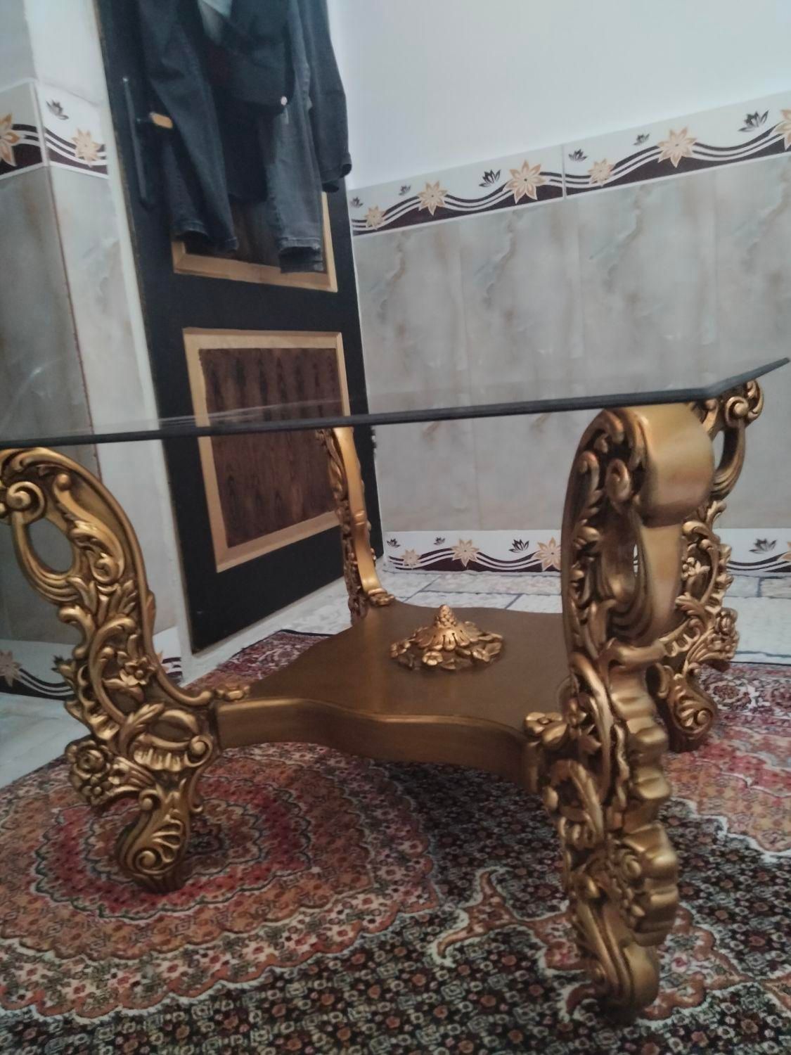 جلو مبلی و میز عسلی چوب راش ورق طلا|مبلمان خانگی و میز عسلی|بهارستان, |دیوار