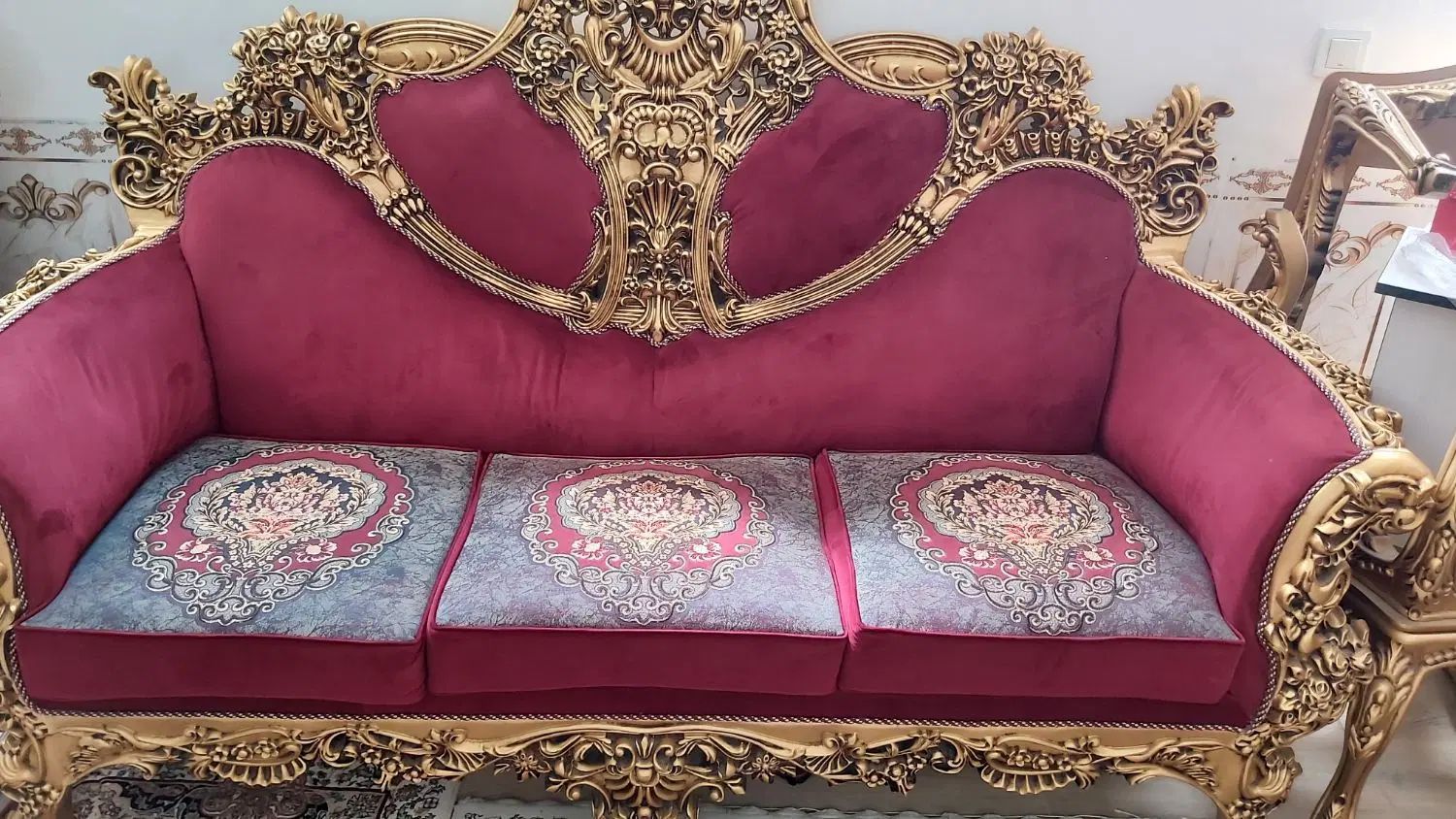 مبل سلطنتی با کنده کاری فوق العاده و پرکار|مبلمان خانگی و میز عسلی|مرند, |دیوار
