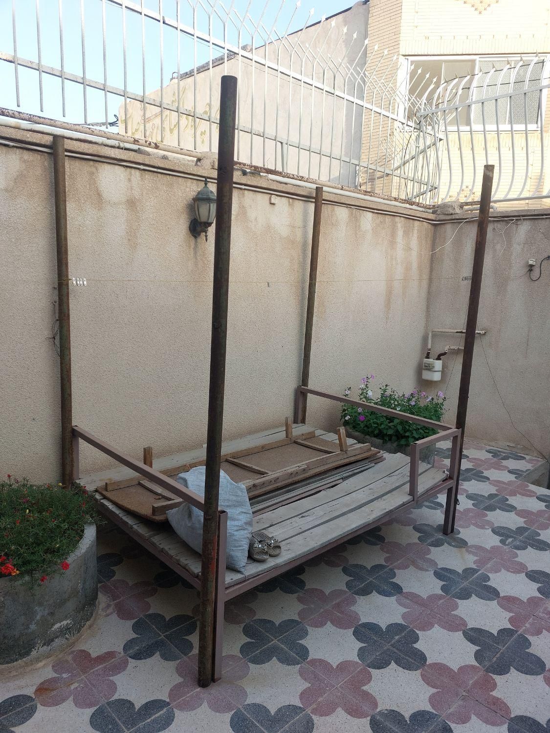 تخت آهنی|تخت و سرویس خواب|خمینی‌شهر, |دیوار