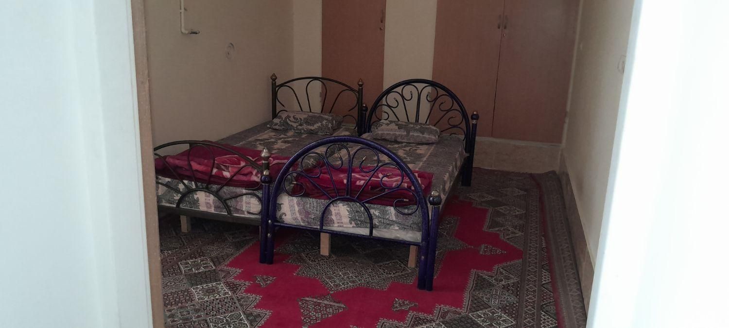 منزل مبله نزدیک  حرم شاهچراغ|اجارهٔ کوتاه‌مدت آپارتمان و سوئیت|شیراز, سیاه سنگ|دیوار