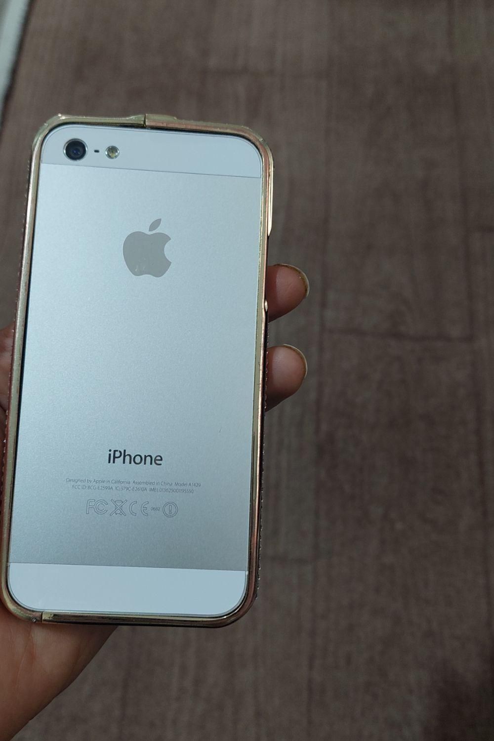اپل iPhone 5 با حافظهٔ ۱۶ گیگابایت|موبایل|اسلام‌شهر, |دیوار