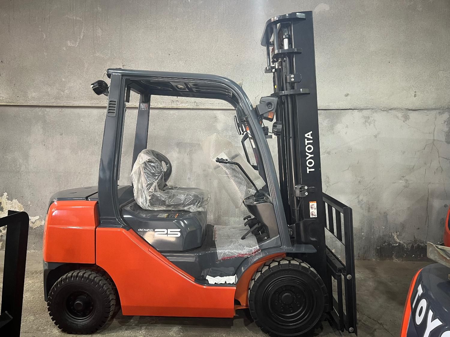 لیفتراک ۲.۵ تن تویوتا ۸ اف مدل ۲۰۲۱ دیزل مشابه صفر|خودرو سنگین|ری, دولتآباد|دیوار