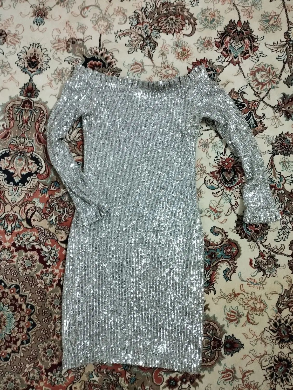 لباس شب|لباس|مشهد, امیر|دیوار