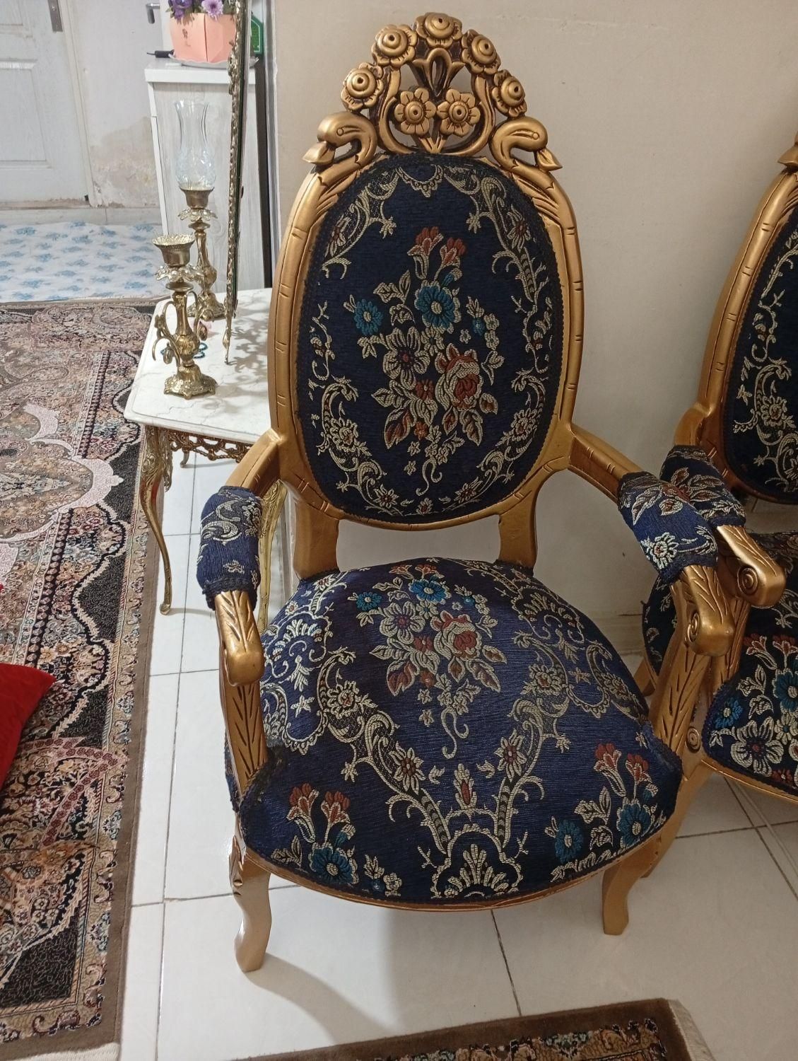 مبلمان سلطنتی فنری جنس خوب نه نفره همراه میز عسلی|مبلمان خانگی و میز عسلی|تهران, کوثر|دیوار