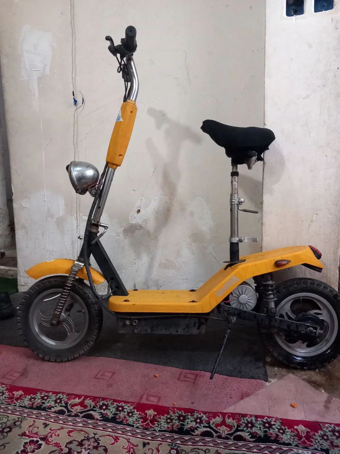 اسکوتر شارژی  فقط باتری ندارد بقیه سالم هست|دوچرخه، اسکیت، اسکوتر|تهران, سبلان (لشگر)|دیوار