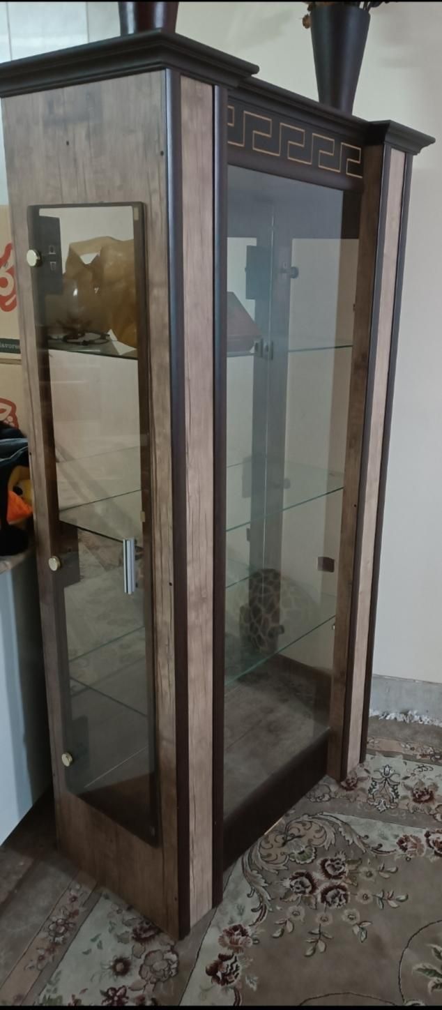 ویترین 4طبقه آیینه دار قدی درحدنو معاوضه با پرنده|بوفه، ویترین، کنسول|اصفهان, قائمیه|دیوار