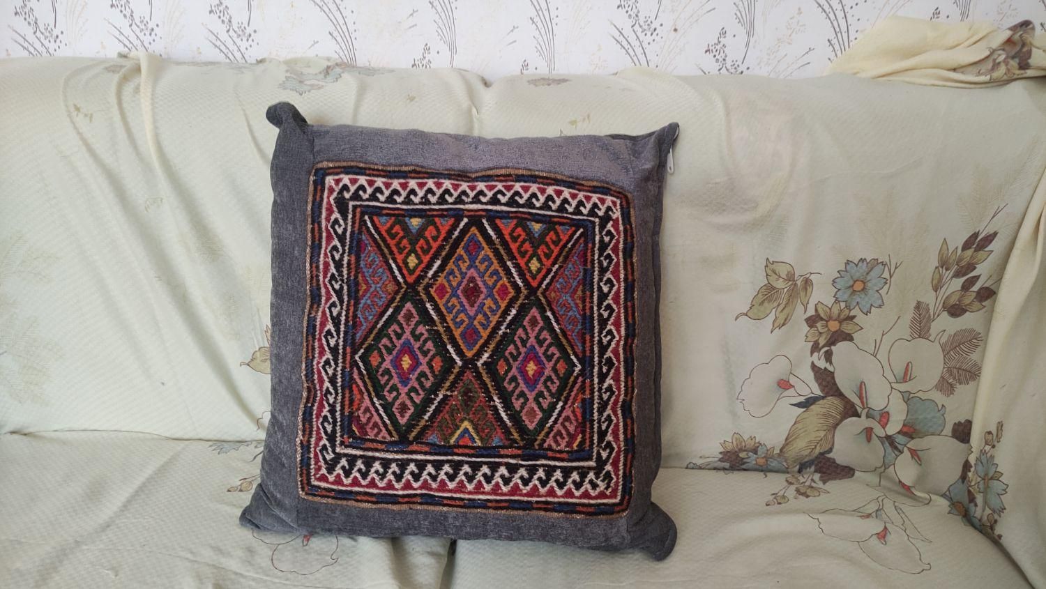 کوسن و پشتی سنتی|پشتی|شیروان (خراسان), |دیوار