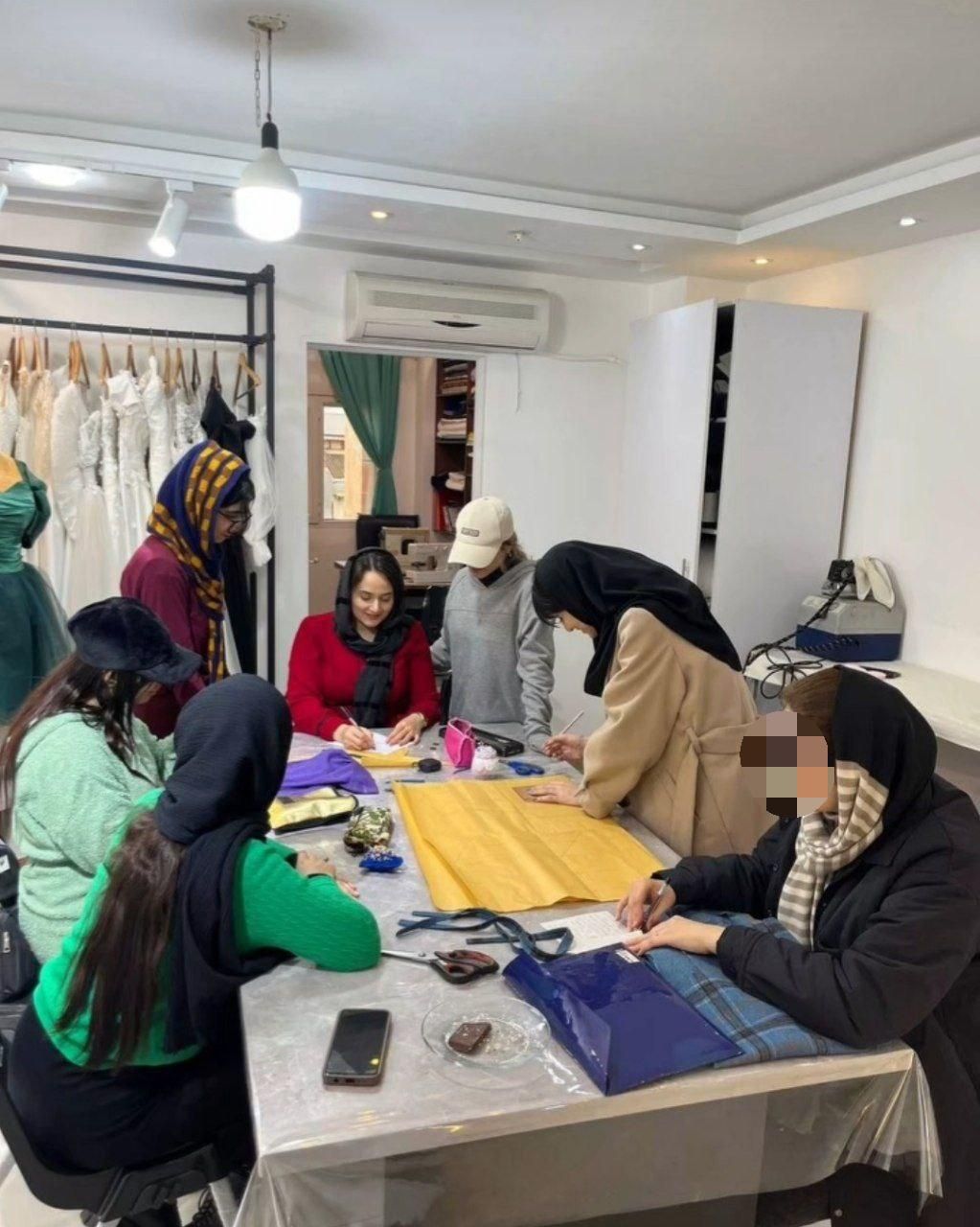 تو این اموزشگاه، خیاطی رو فقط مزونی یاد بگیر|خدمات آموزشی|رشت, معلم|دیوار