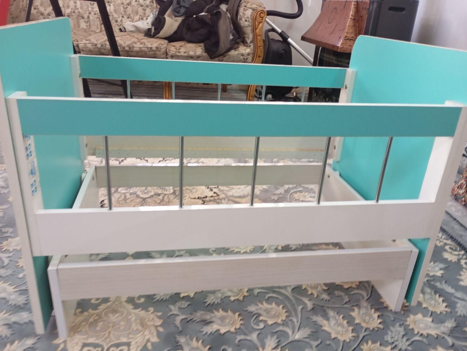 تخت بچه|تخت و صندلی بچه|کبودرآهنگ, |دیوار