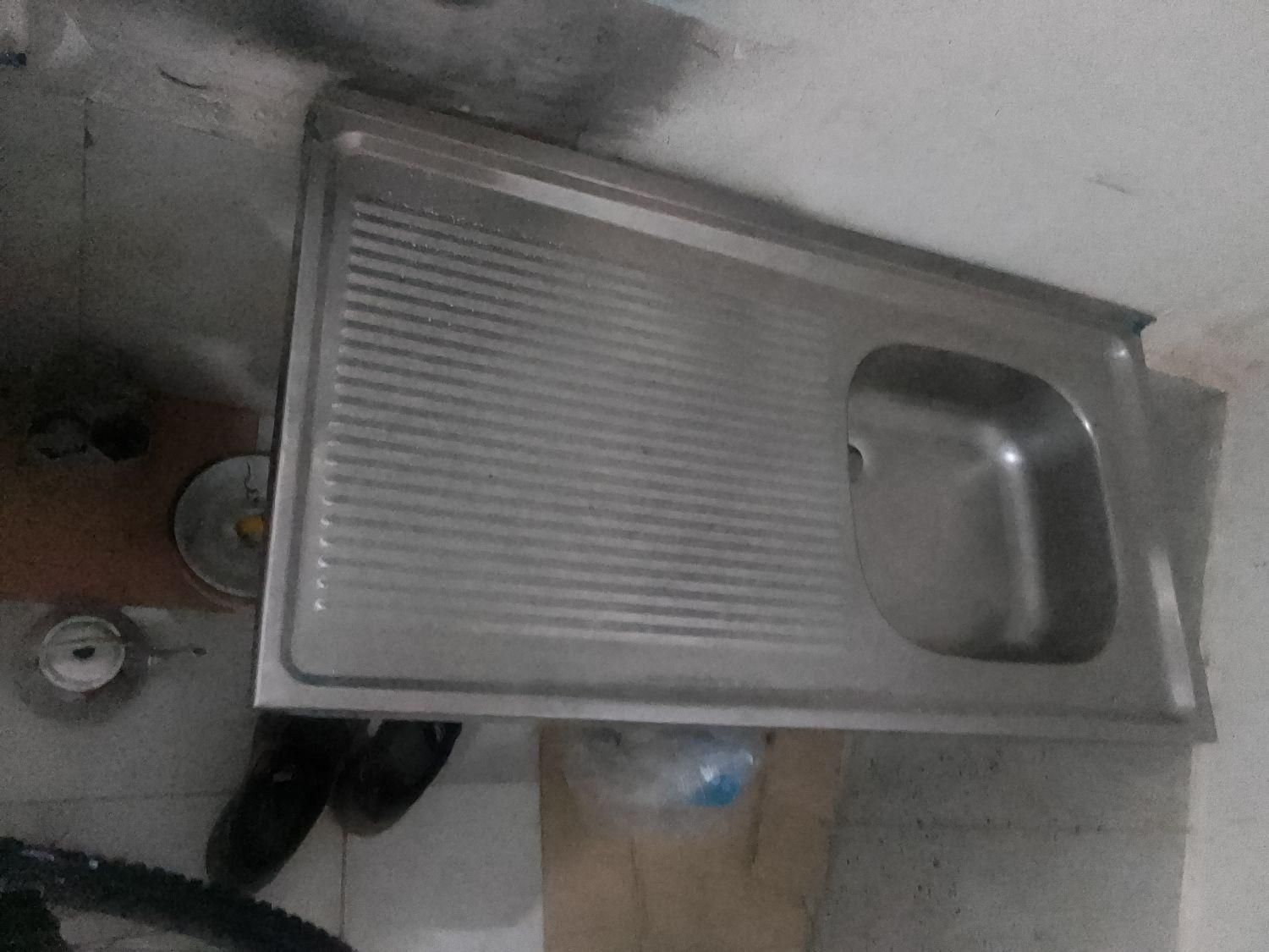 یک عددسینک تک لگنه جنس خوب بایک تخت خواب تک نفره|تخت و سرویس خواب|رشت, انصاری|دیوار