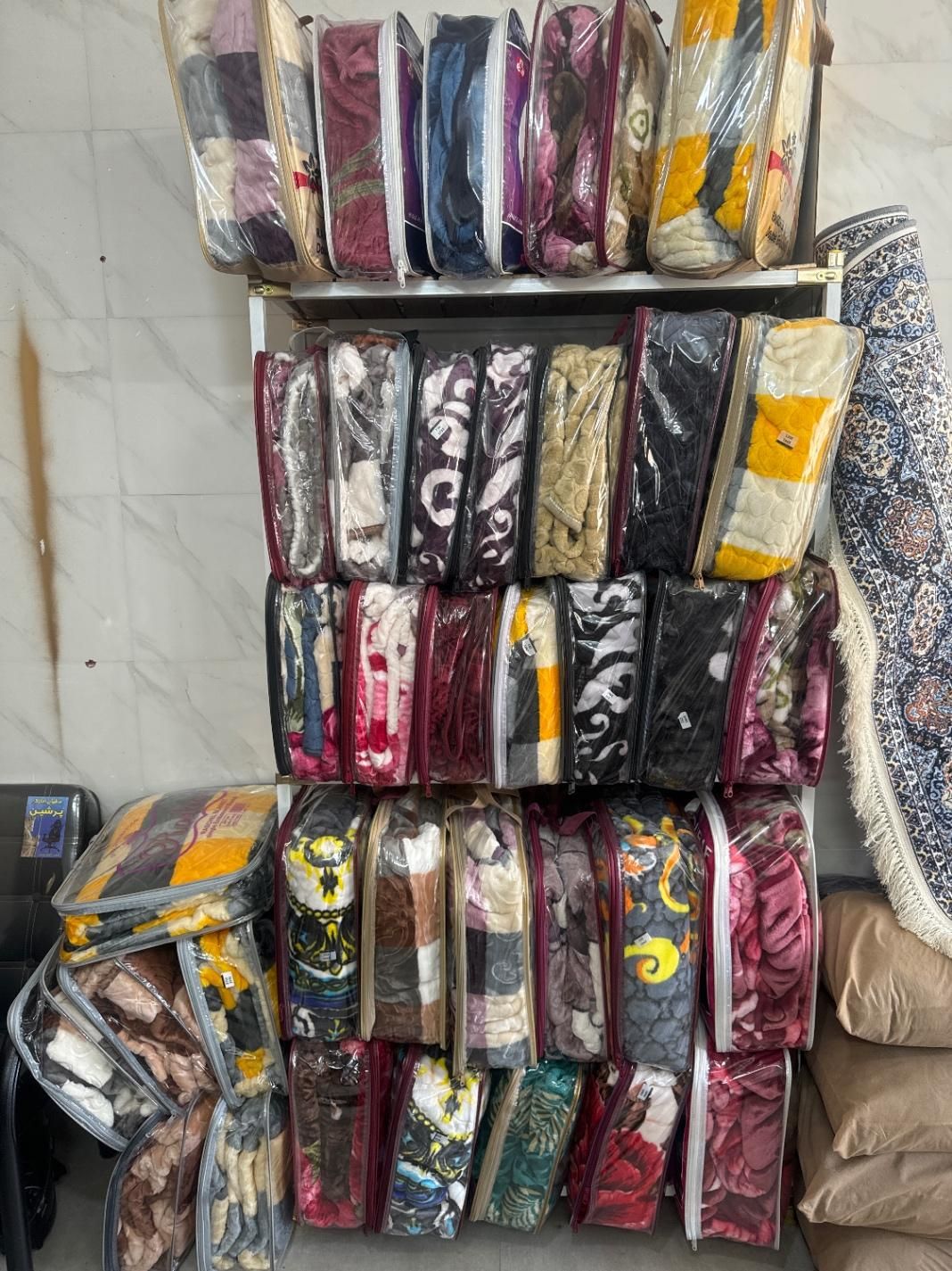 پتو بالشت تشک|رختخواب، بالش، پتو|صدرا-فارس, فاز ۲|دیوار