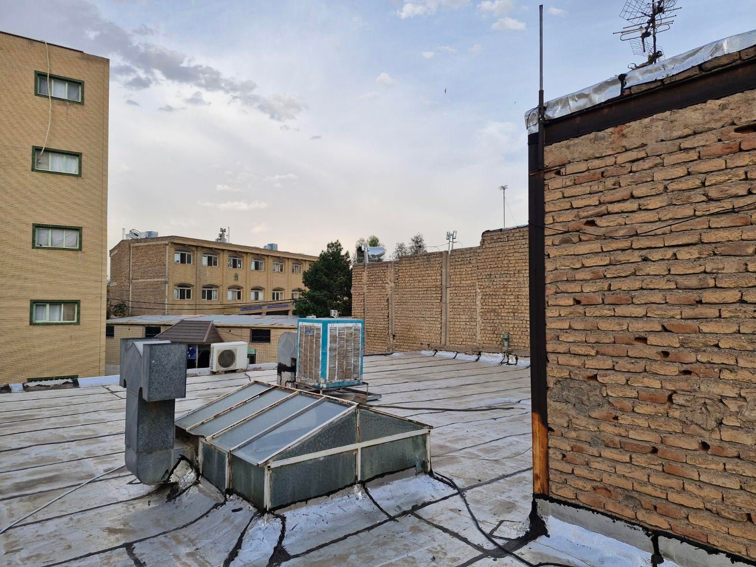 ۳۰۲ متر با ۴ دهنه مغازه،بر چهارمردان با ساختمان|فروش خانه و ویلا|قم, چهار مردان|دیوار