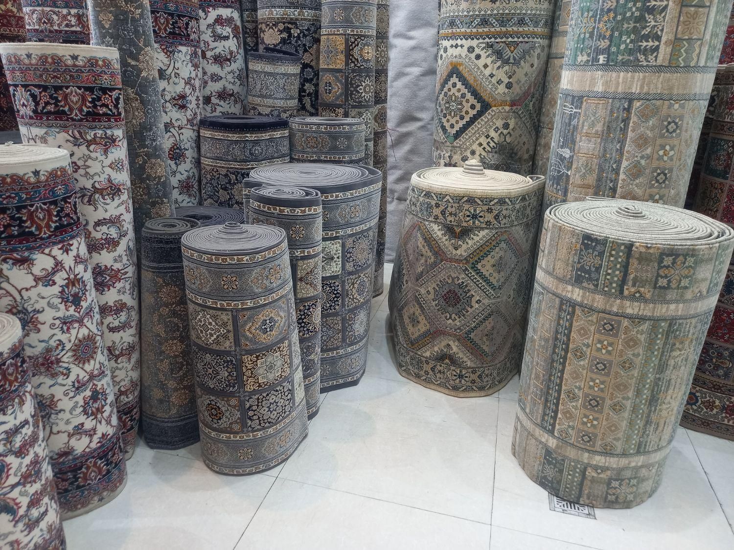 دنیای کناره صدرا|فرش|کرج, آق تپه|دیوار