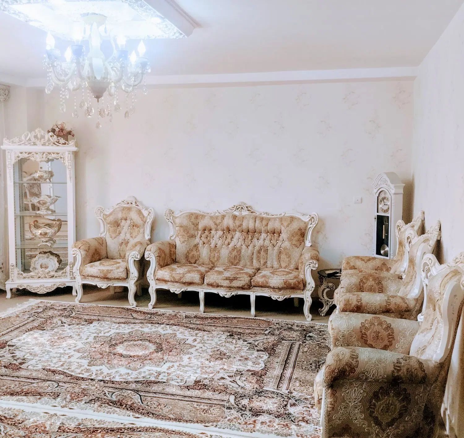 مبل سلطنتی  همراه میز غذا خوری 4نفره ست  بوفه ست|مبلمان خانگی و میز عسلی|نظرآباد, شهرک فرهنگیان|دیوار
