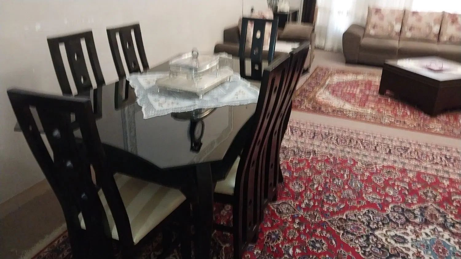مبل هفت نفره ومیز وسط وناهار خوری شش نفره|مبلمان خانگی و میز عسلی|شیراز, کفترک|دیوار