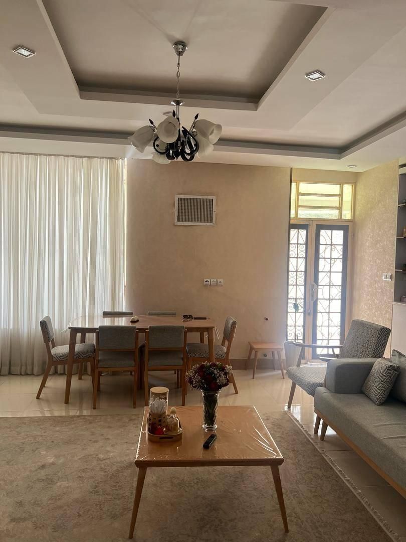 خانه طبقه همکف حیاط دار درب به ساختمان کوی قضات|فروش خانه و ویلا|فیروزآباد (فارس), |دیوار