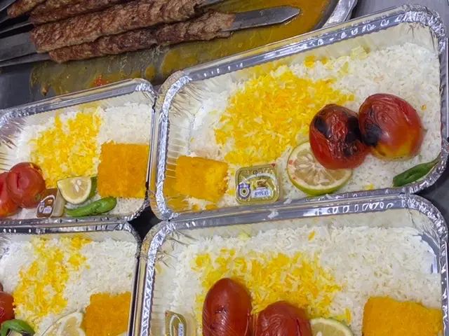 تخته کار،کباب زن،کباب پز،کارگر ساده،بسته بند|استخدام خدمات فروشگاه و رستوران|تهران, اباذر|دیوار