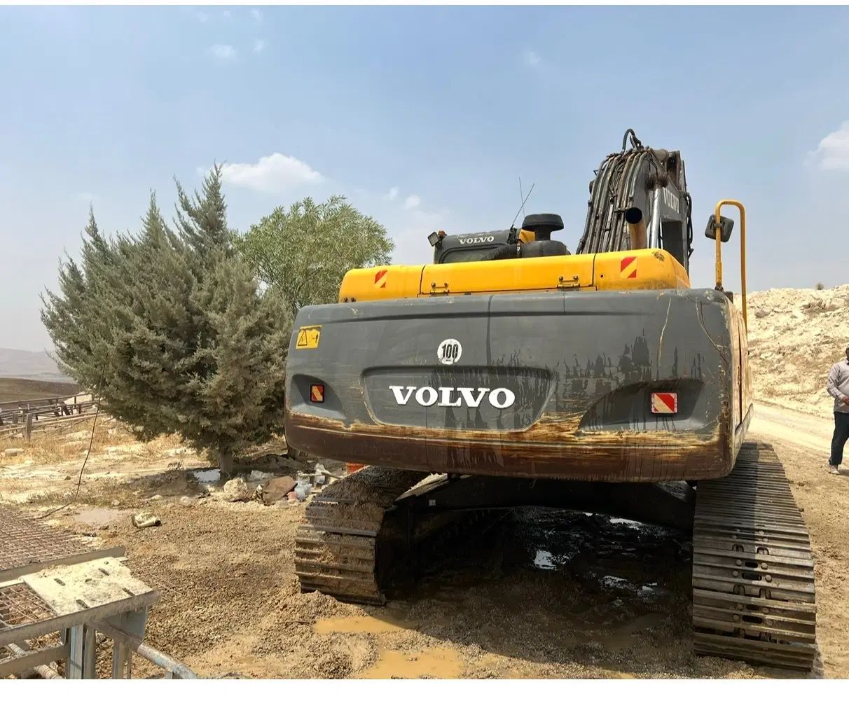 بیل مکانیکی ولوو ۲۴۰|خودرو سنگین|تهران, نارمک|دیوار